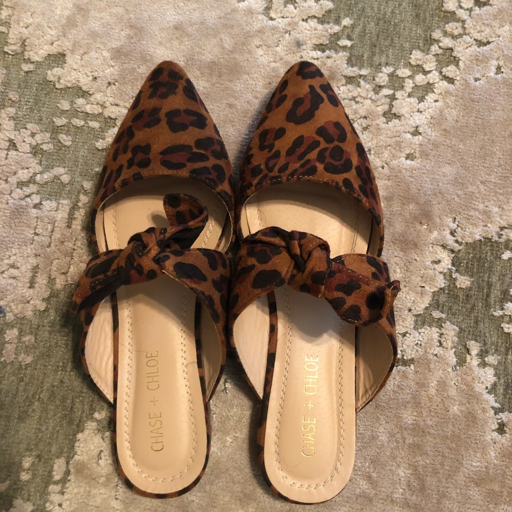 Chase & Chloe Knotted Flat Mule Leopard Print